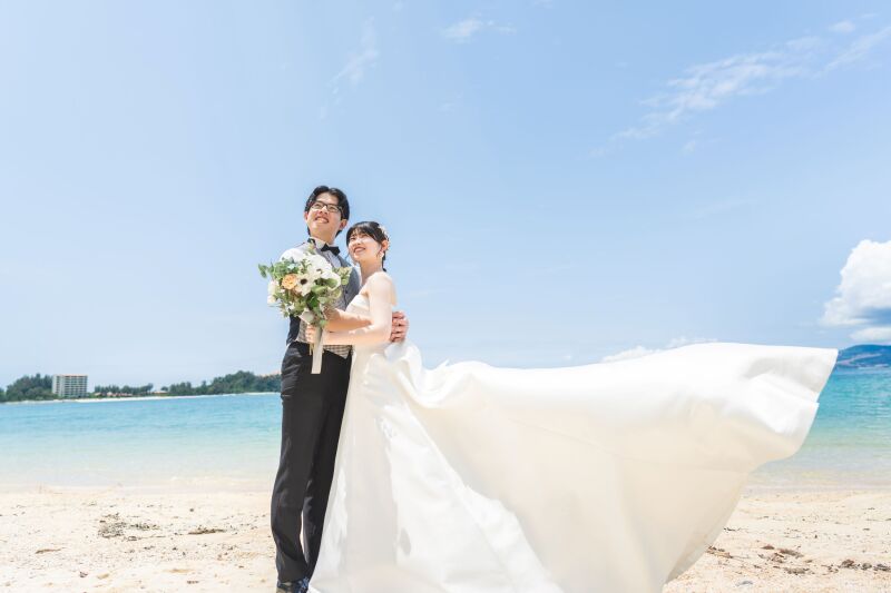 ドレスをなびかせて