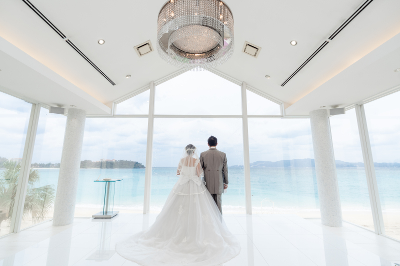 広い海を眺めながら