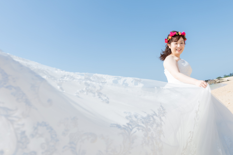 笑顔と共に、ドレスも煌めきます☆