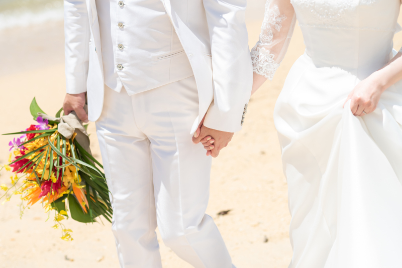 手をとりあって