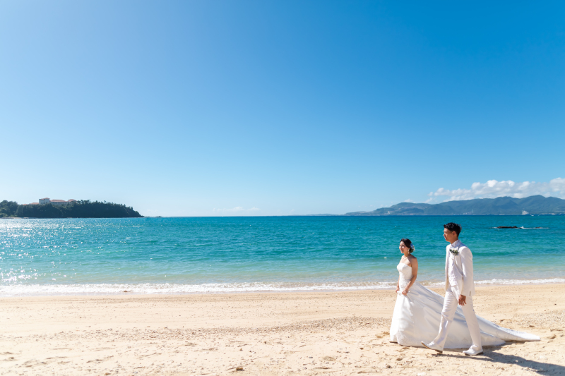 沖縄溢れる青い海