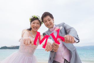 カラードレスでビーチ撮影♡