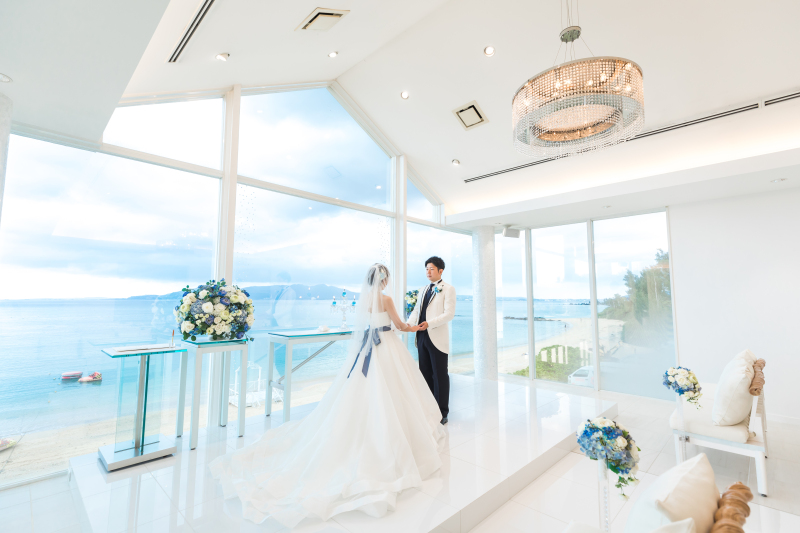 手をとりあって