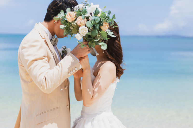 ブーケでお顔を隠して・・・♡