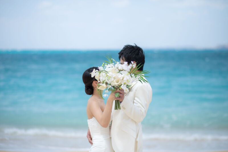 ブーケで顔隠し