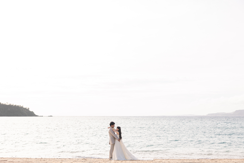 抱き合うおふたり