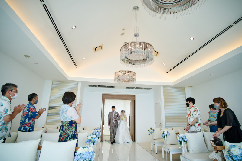 祝福の拍手に包まれて