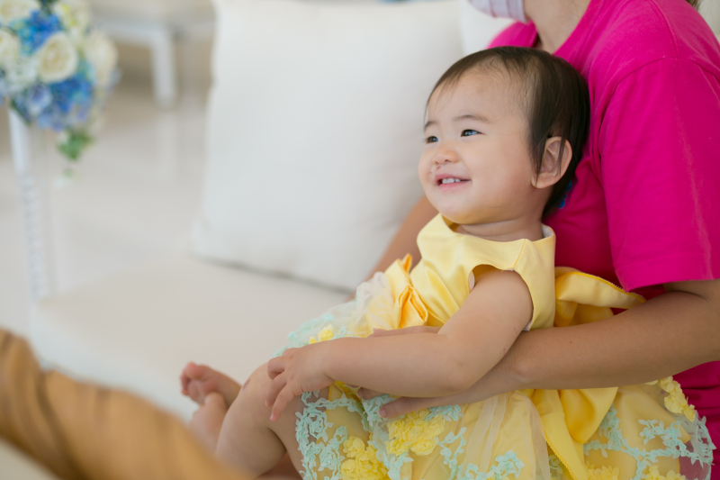 お子様に見守られながら