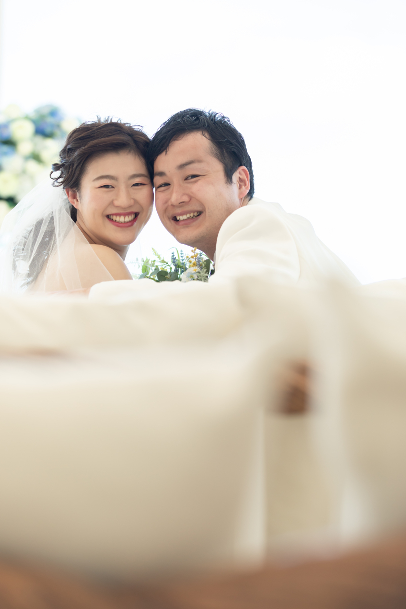 ソファーに腰かけて・・・