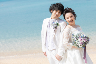 オールバックのヘアスタイルがお似合いの新婦さま