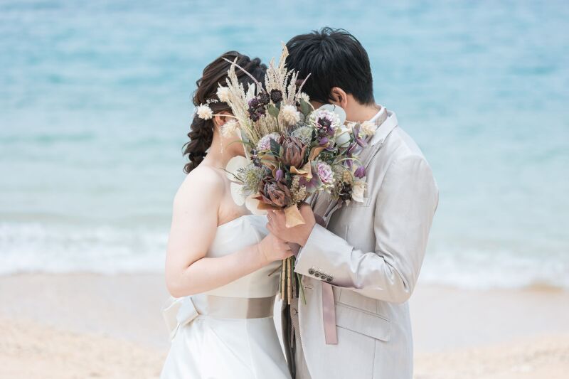 ブーケで顔隠し