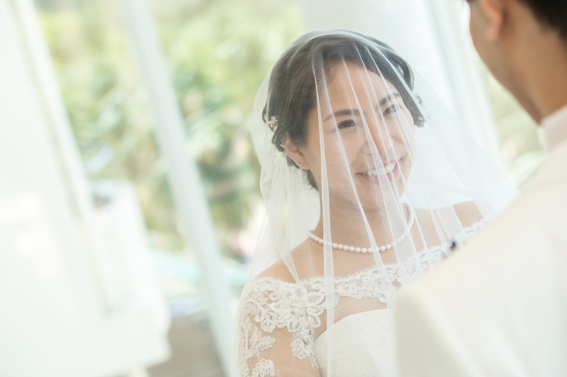 新郎のもとへ。