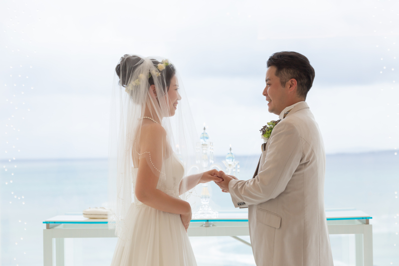 笑顔で指輪交換