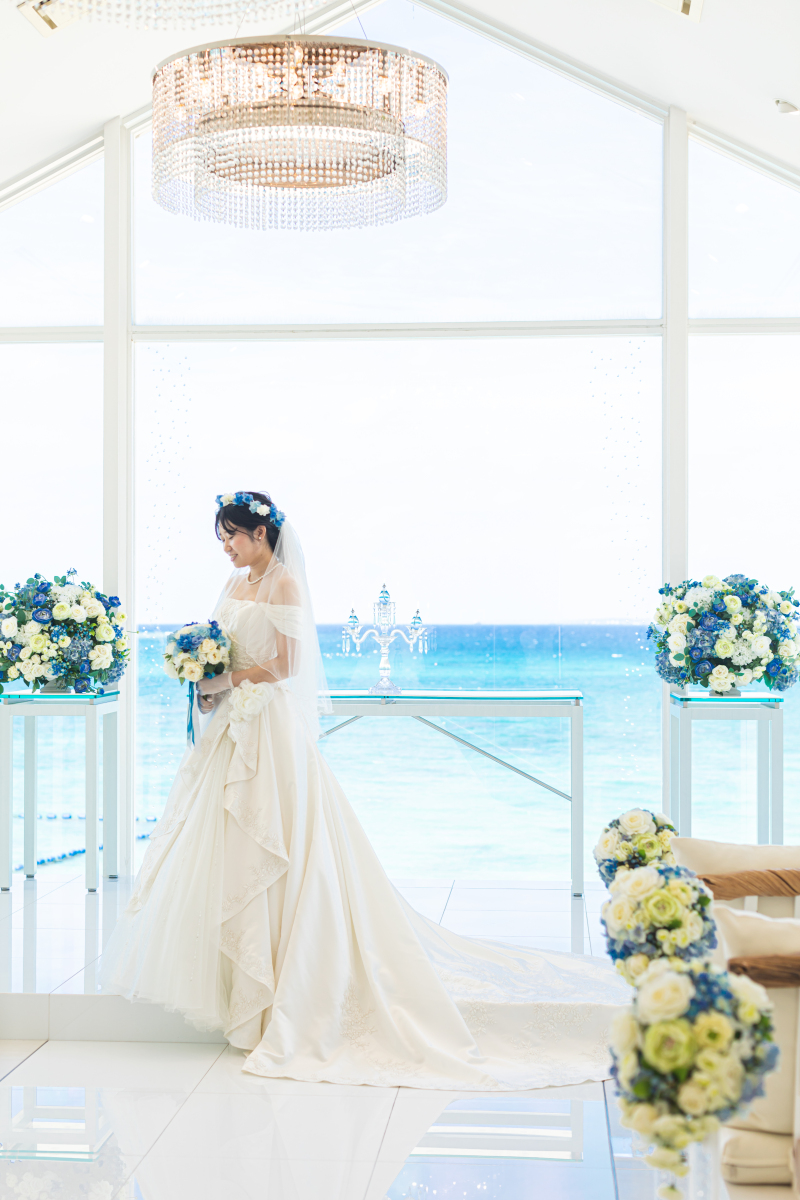 ブルーのお花に囲まれて