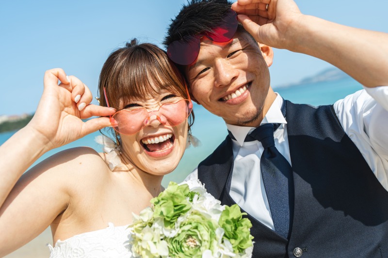 サングラスをかけておふたりらしく