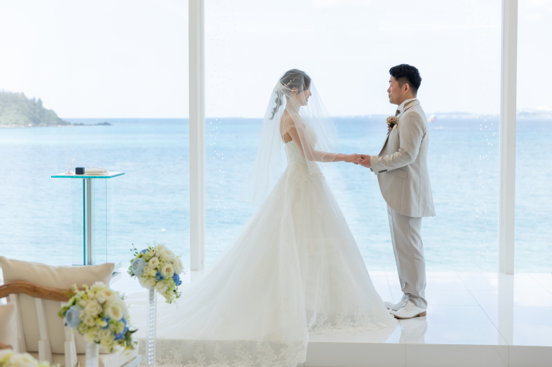 手を取り合って・・