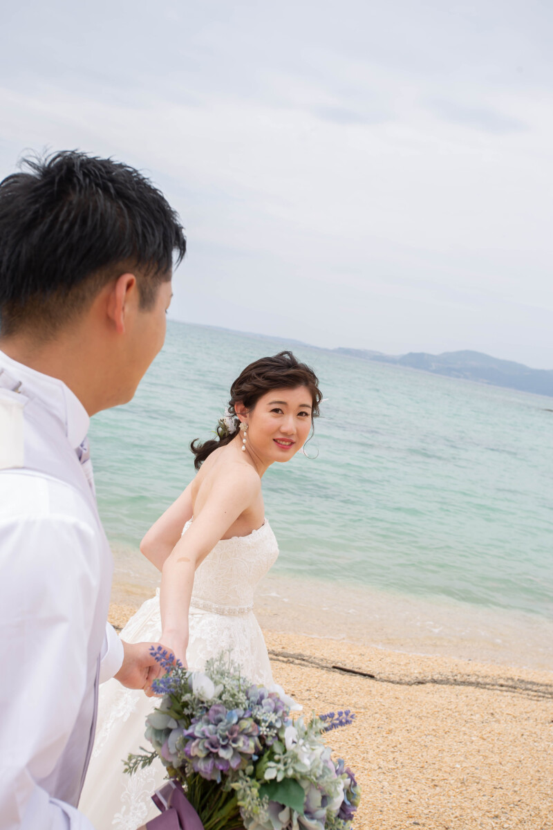 手をとりあって