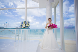 青い海とブーゲンビリア