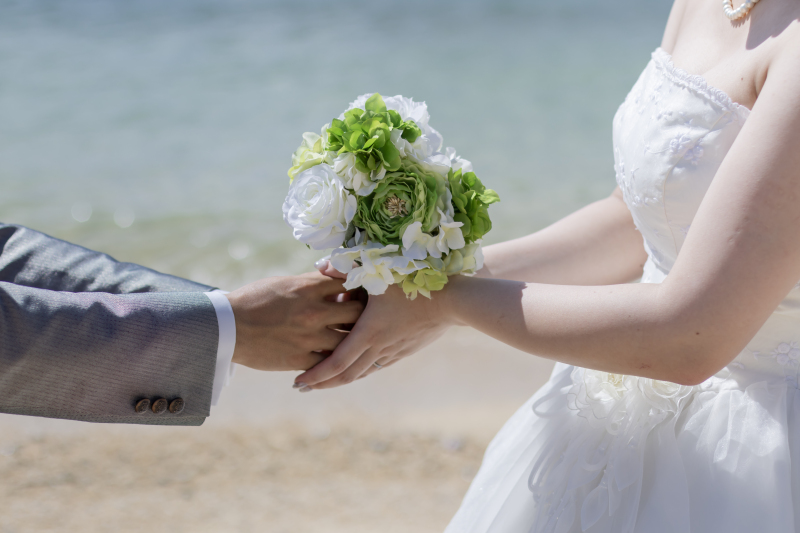 手をとりあって