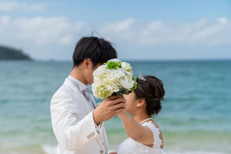 ブーケで顔隠し