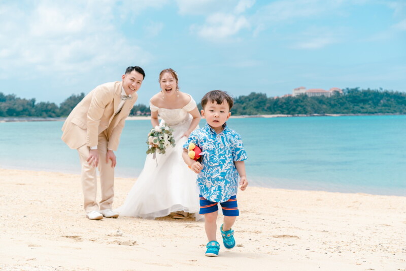 ビーチの解放感に、自然な笑顔が溢れます♪