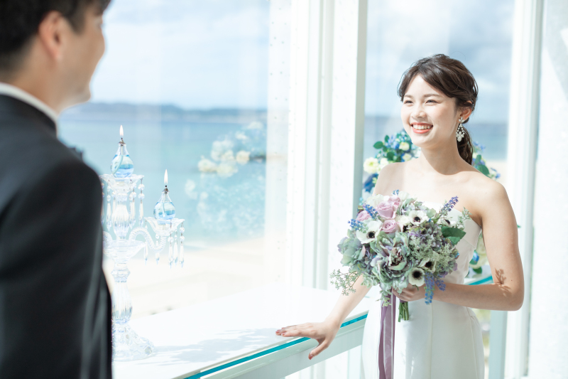 そんな新婦さんを見つめる笑顔