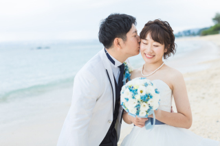 ブルーのアイテムがビーチリゾートにピッタリ♡