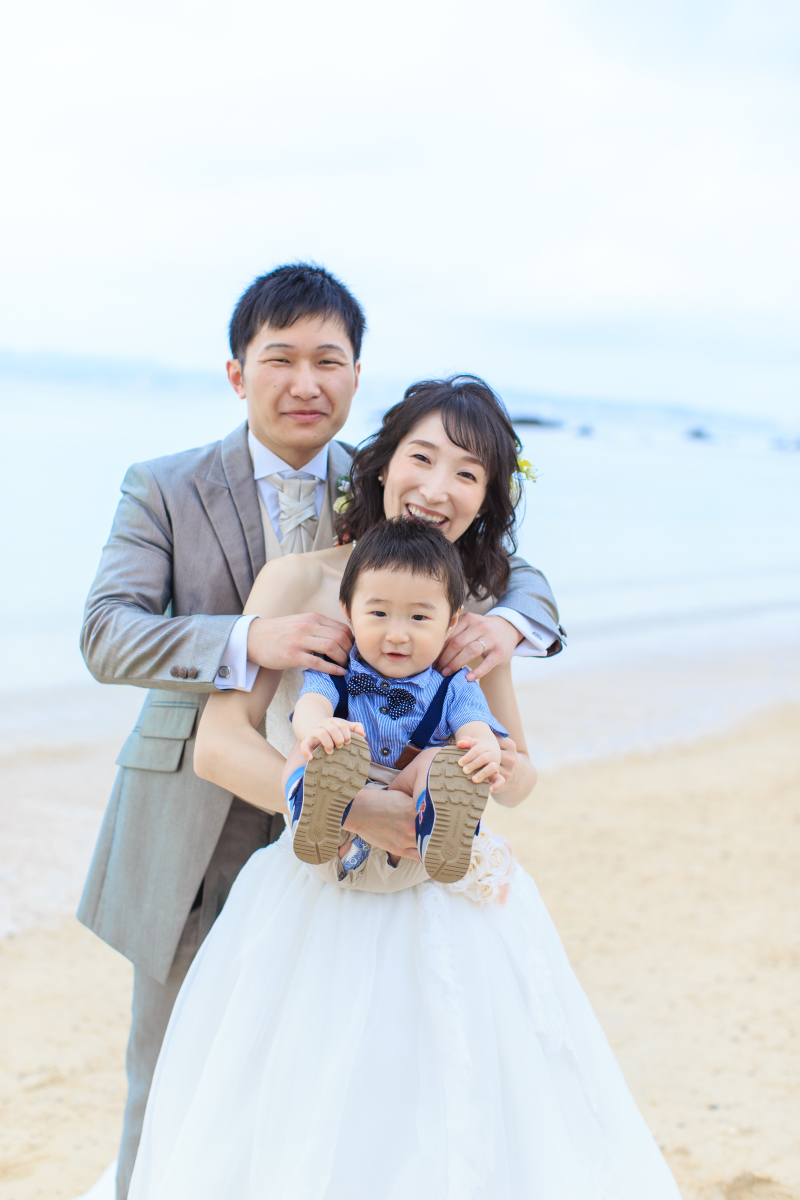 お子様の1歳の記念もかねてのご家族ショット