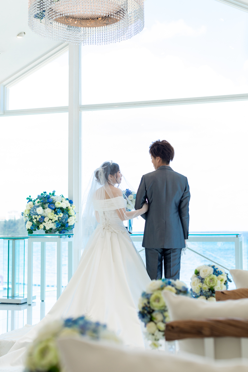 Okinawa Blueを臨むチャペルで