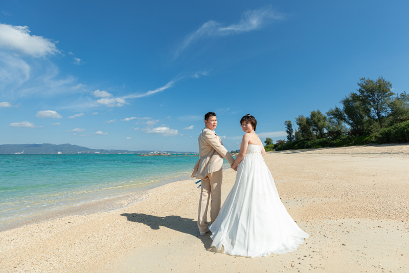 手をとりあって