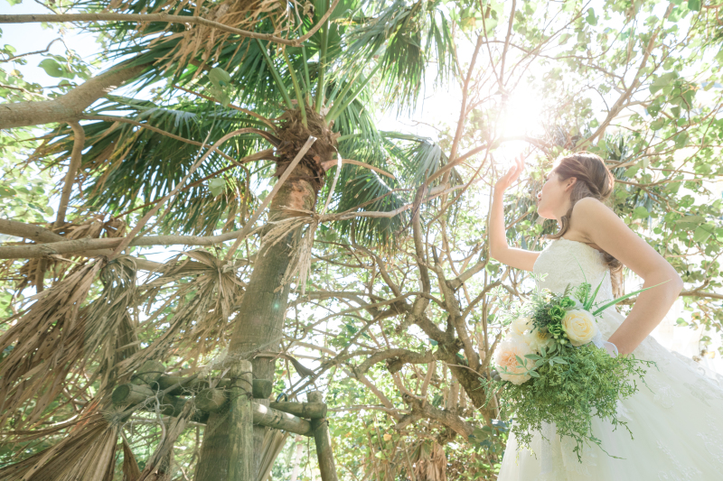 OKINAWA ワタベウェディング_ガーデンで撮影できる