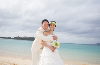 新婚旅行と一緒に挙式♡