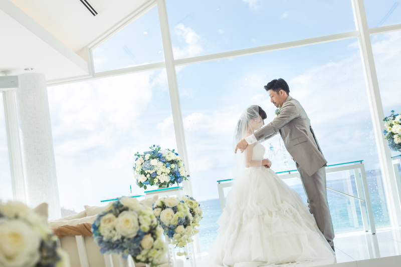 二人の隔てを新郎さまの手により