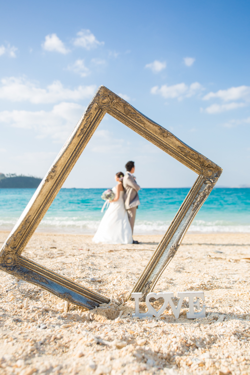 海と砂浜とふたりをフレームに♪