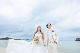 ドレスをなびかせ美しく。お二人が一生懸命選んだお気に入りの一着。だからこそドレスも主役になるようなショットもご提案。自然な表情で美しい写真も得意です！大自然に囲まれ美しい写真を撮影しましょう！