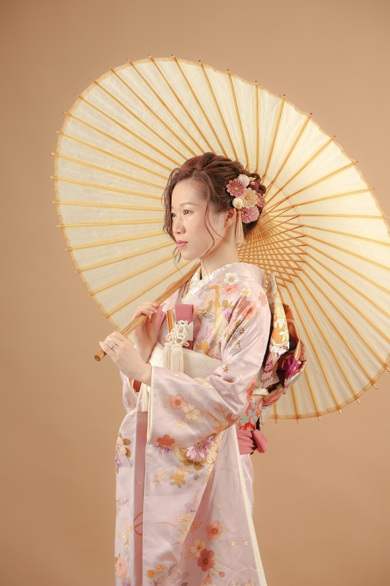 おひとりショットは白の傘を合わせて♪