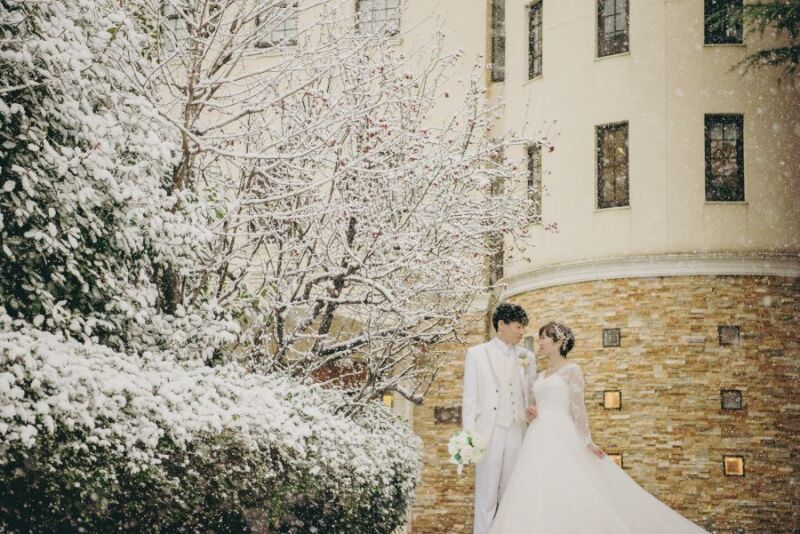 雪とドレス、タキシードのホワイトコディネート♪