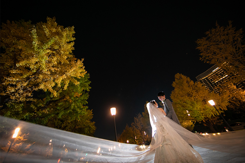 ベールをなびかせて