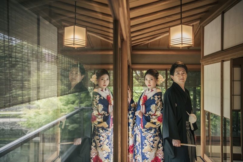 続いては室内に