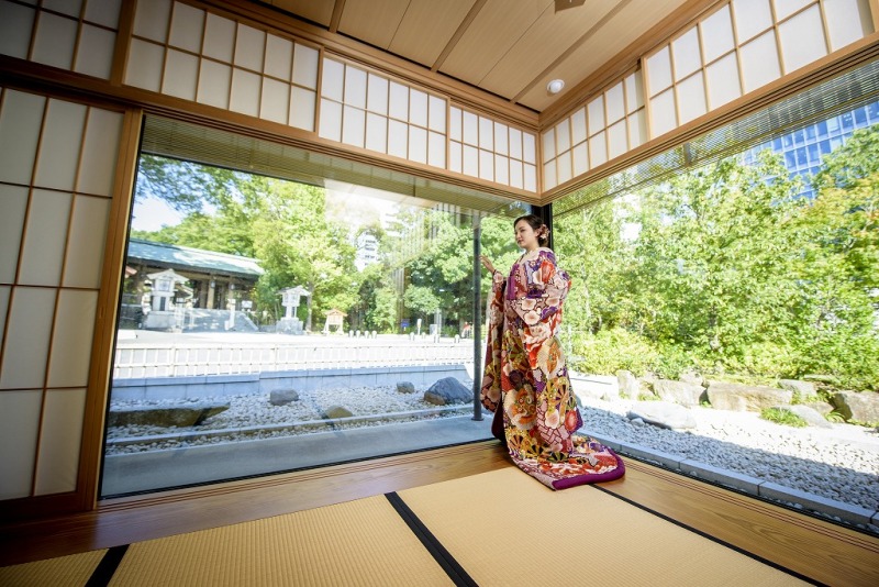♢白無垢+色打掛♢東郷神社和装ロケーション【奉告祭/和室/全データ/アテンド同行/移動費込/400着から選べる】