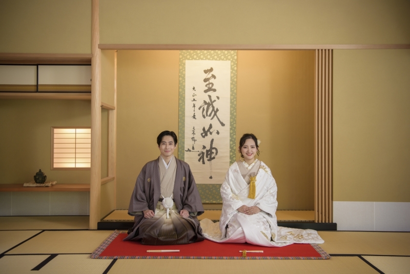 ♢白無垢+色打掛♢東郷神社和装ロケーション【奉告祭/和室/全データ/アテンド同行/移動費込/400着から選べる】