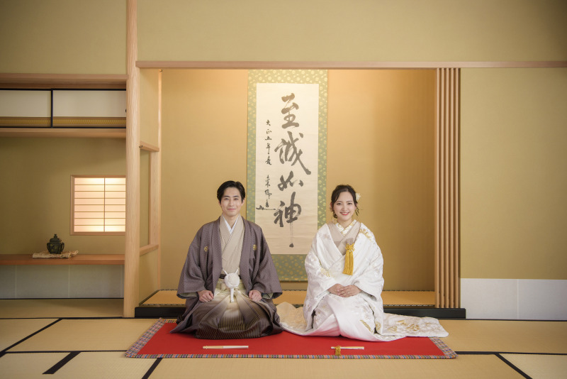 【10月撮影限定】♢白無垢+色打掛♢東郷神社ロケーション【奉告祭/和室/全データ/アテンド同行/移動費込/400着から選べる】