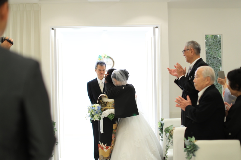 母から最愛の娘へ・・・想いを込めたハグ♡