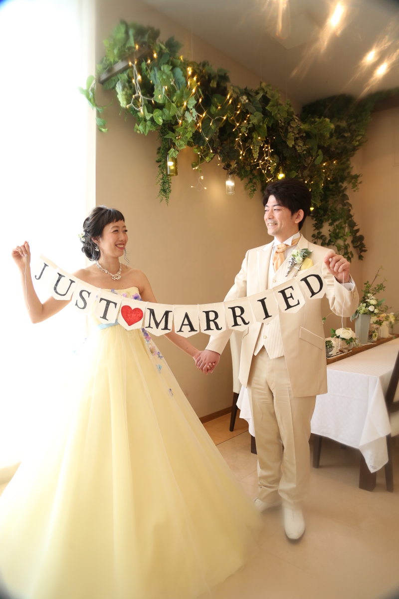 タキシードとドレスの色合いが素敵☆