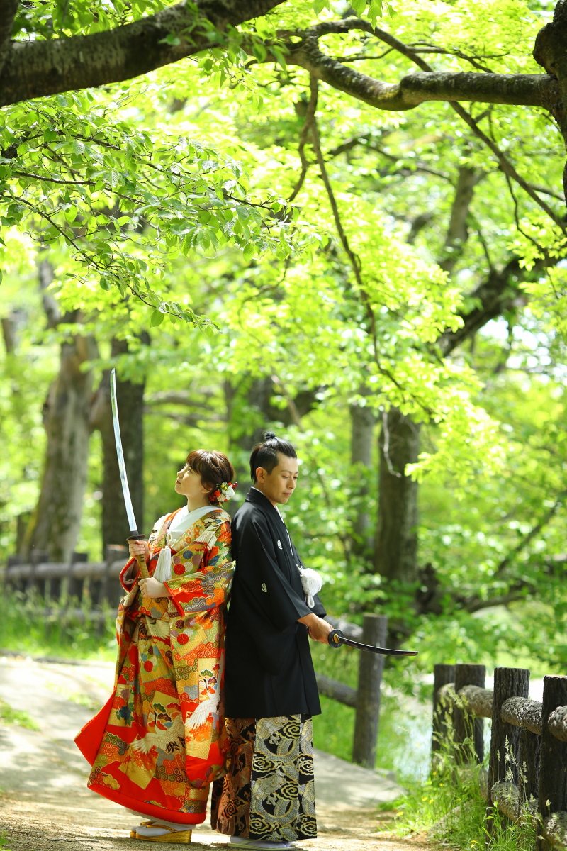 背中合わせで刀ショット