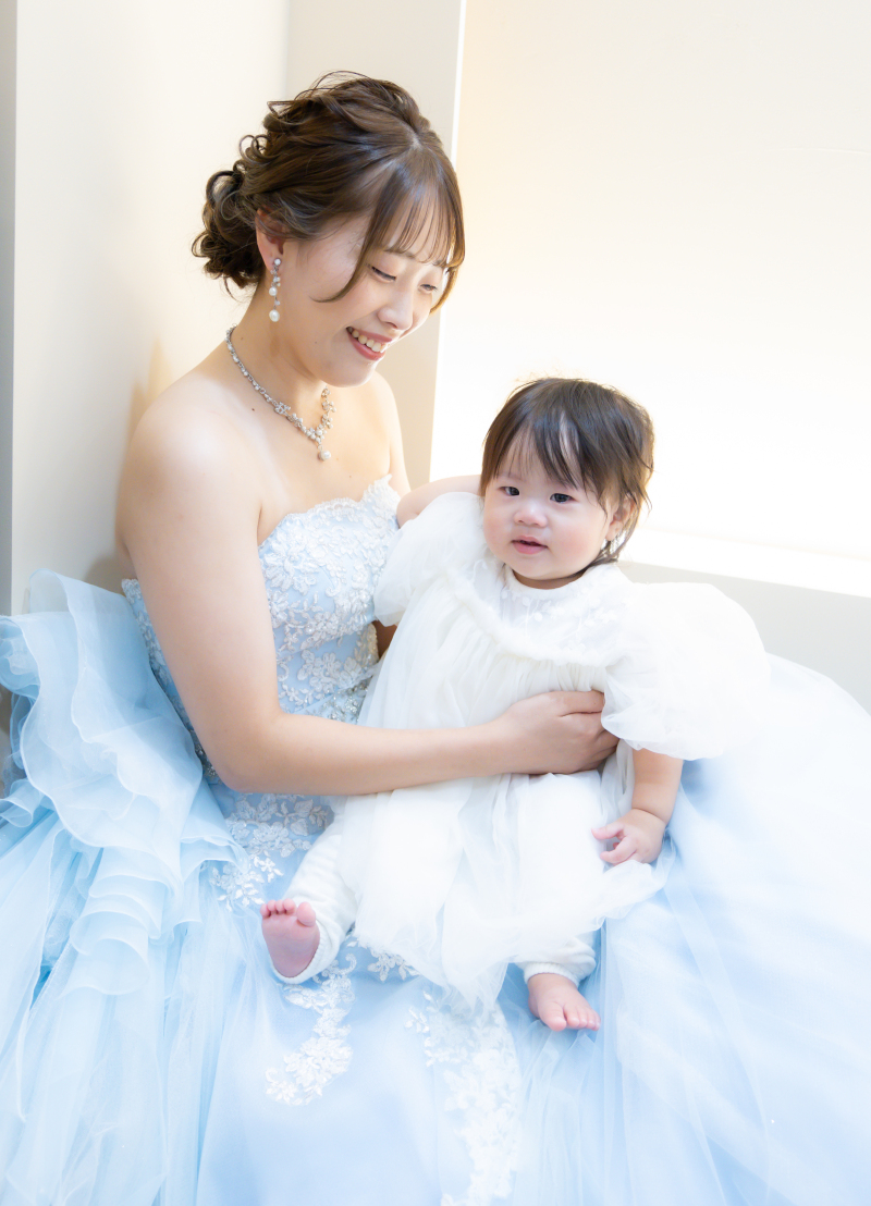 お子様と新婦様の2ショット