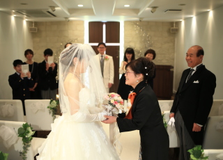 両家のご家族様に見守られて。