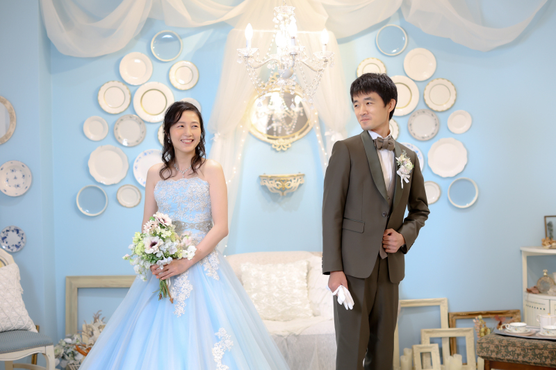 カラードレスに着替えて