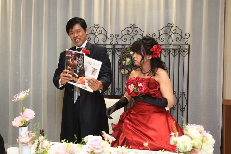 大盛り上がり!ドレス色当てクイズ!!