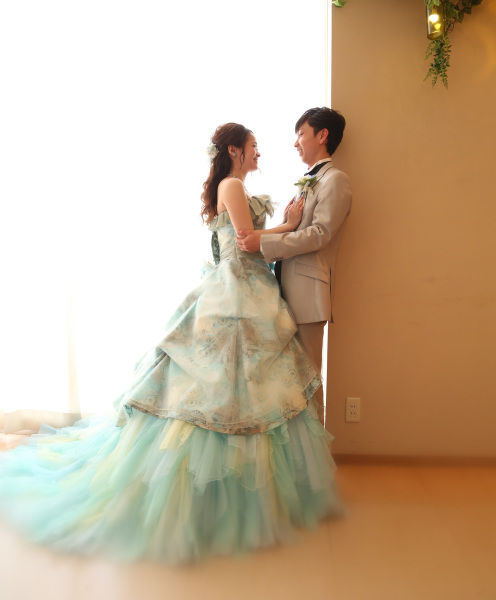 カラードレスでカジュアルフォト